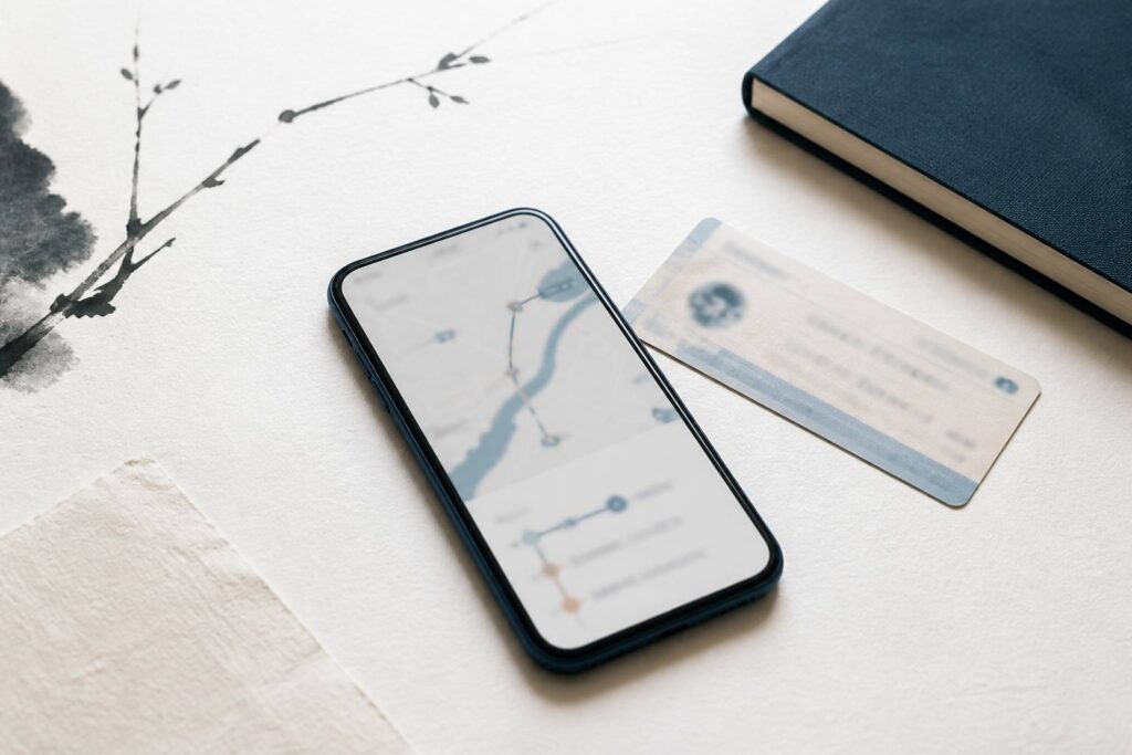 Smartphone avec interface de transport sur bureau minimaliste